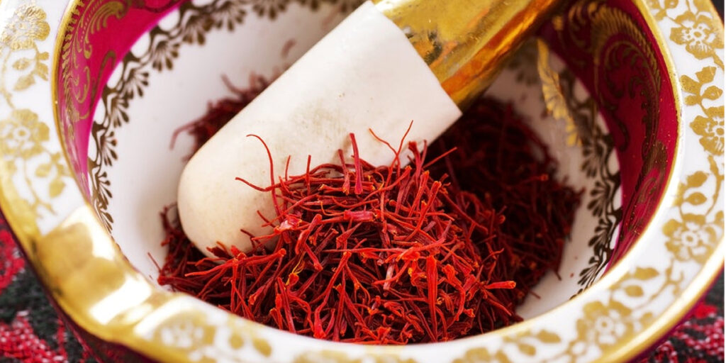 راهنمای کامل نگهداری و استفاده از زعفران